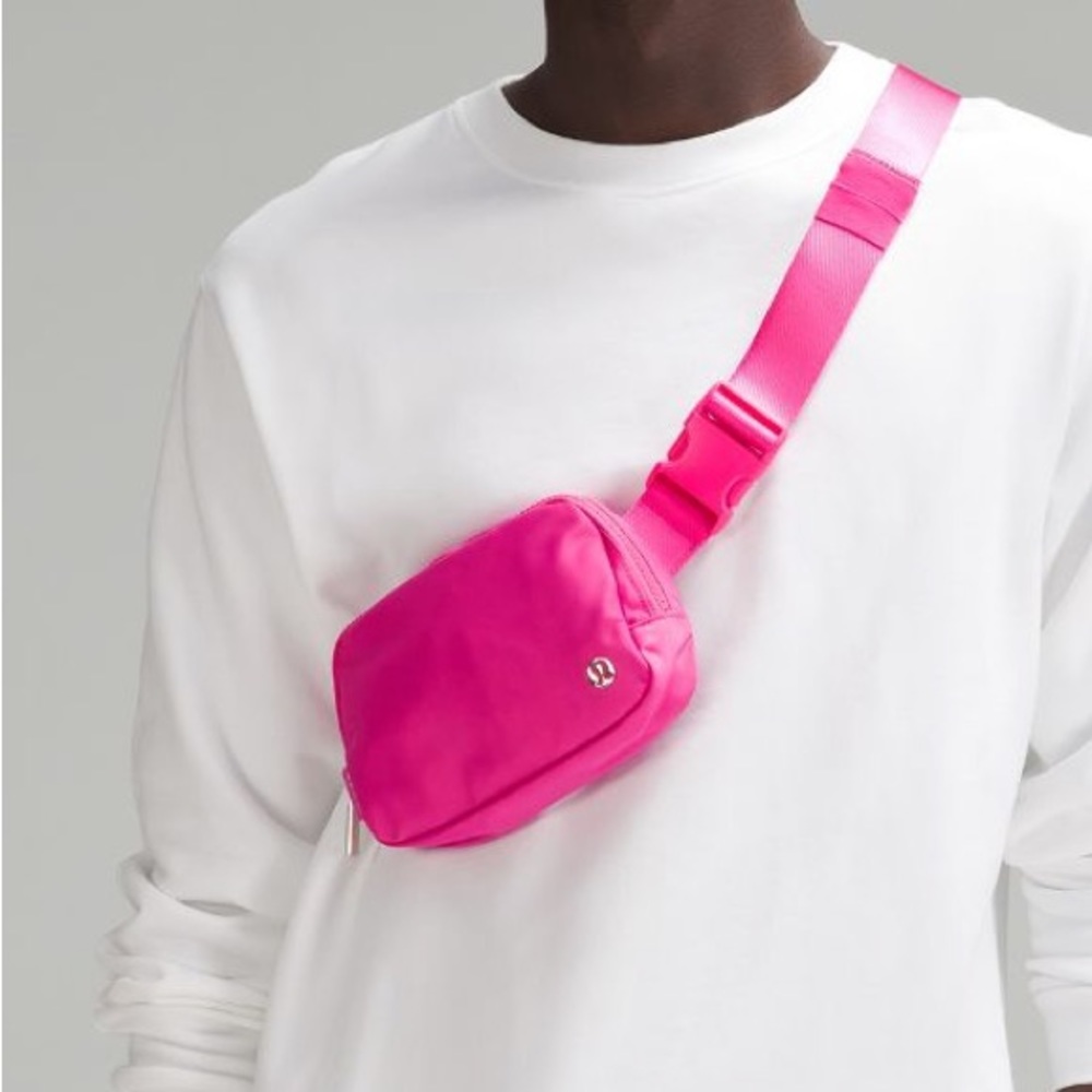 NWT Lululemon Everywhere Belt Bag 1L in Sonic Pink (Color Sold Out!) - Picture 4 of 6